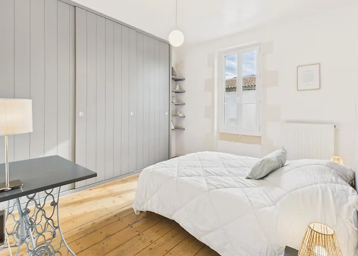 Hébergement de vacances Charmante Maison Pour 6, Bois-plage Centre *